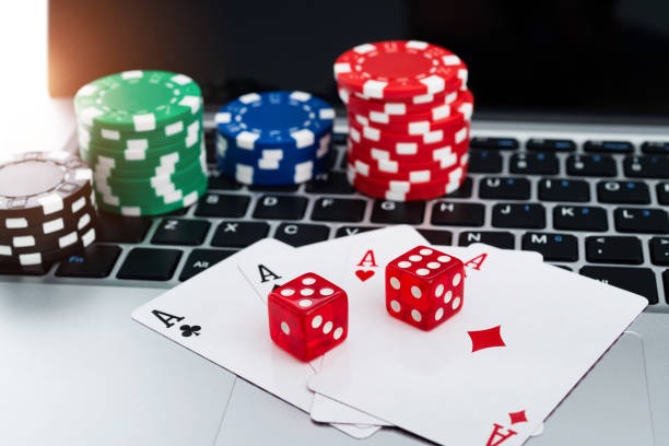 Live Teen Patti dealer at slotdemo table